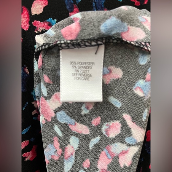 Dana Buchman Floral Sleeveless V-Neck Blouse Size L Black Pink Blue Work Top - Picture 7 of 7